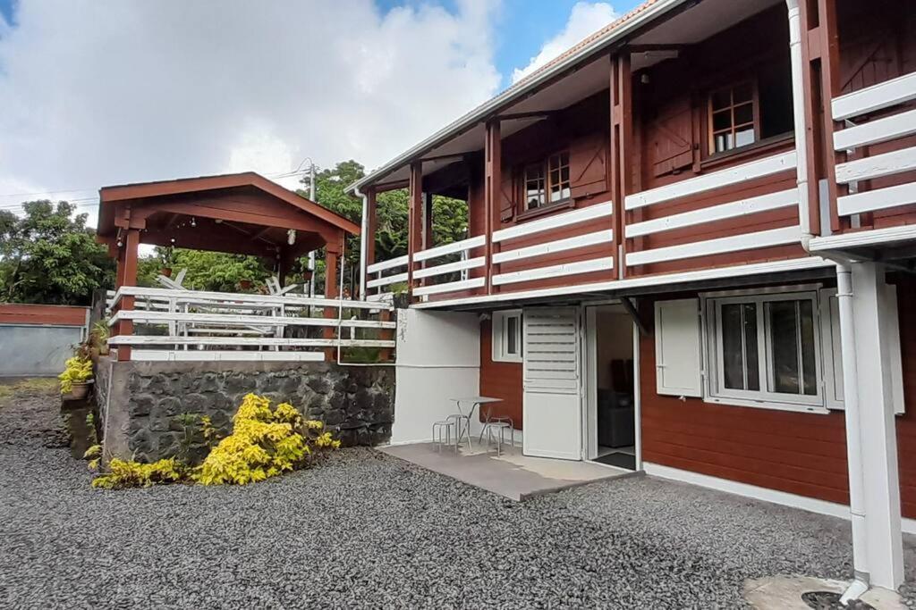 סנט רוז Chalet Des Laves מראה חיצוני תמונה
